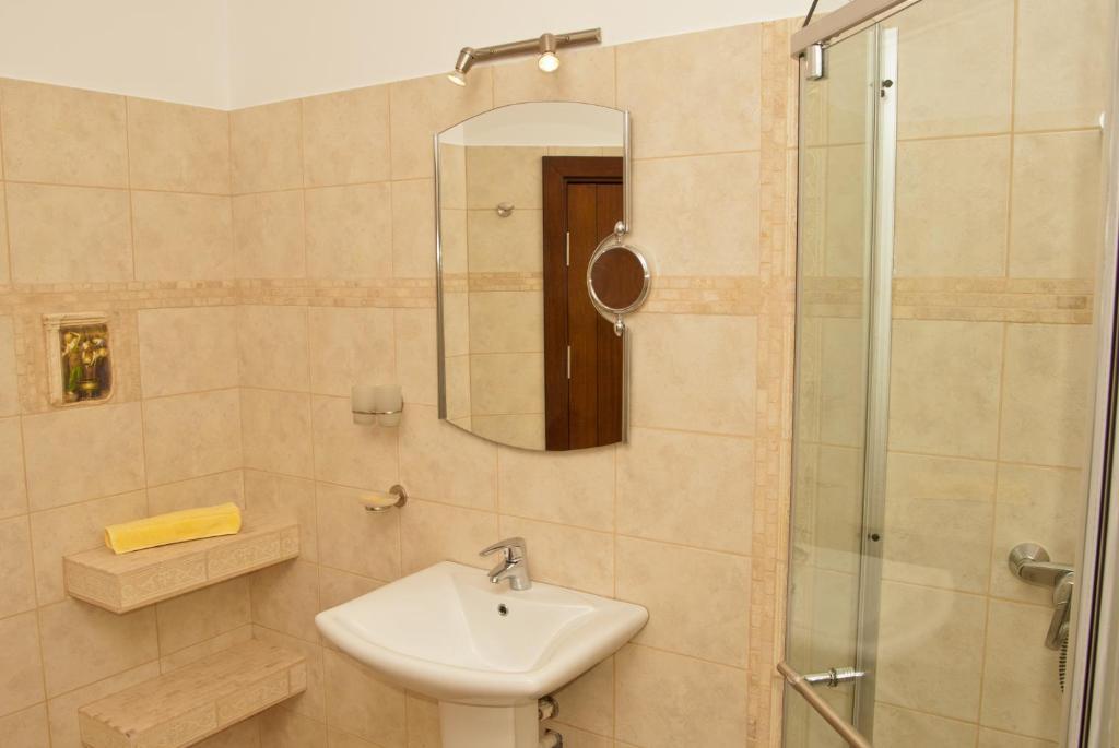 Hotel Belleville Яссы Экстерьер фото